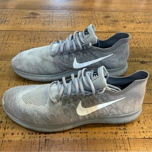 Nike Men's Gray Running Shoes